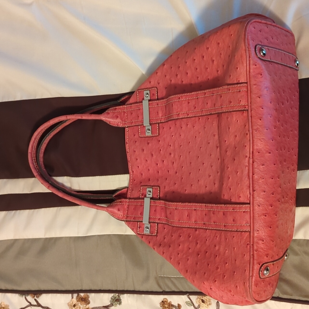 Guess faux ostrich red shoulder handbag - Picture 4 of 8
